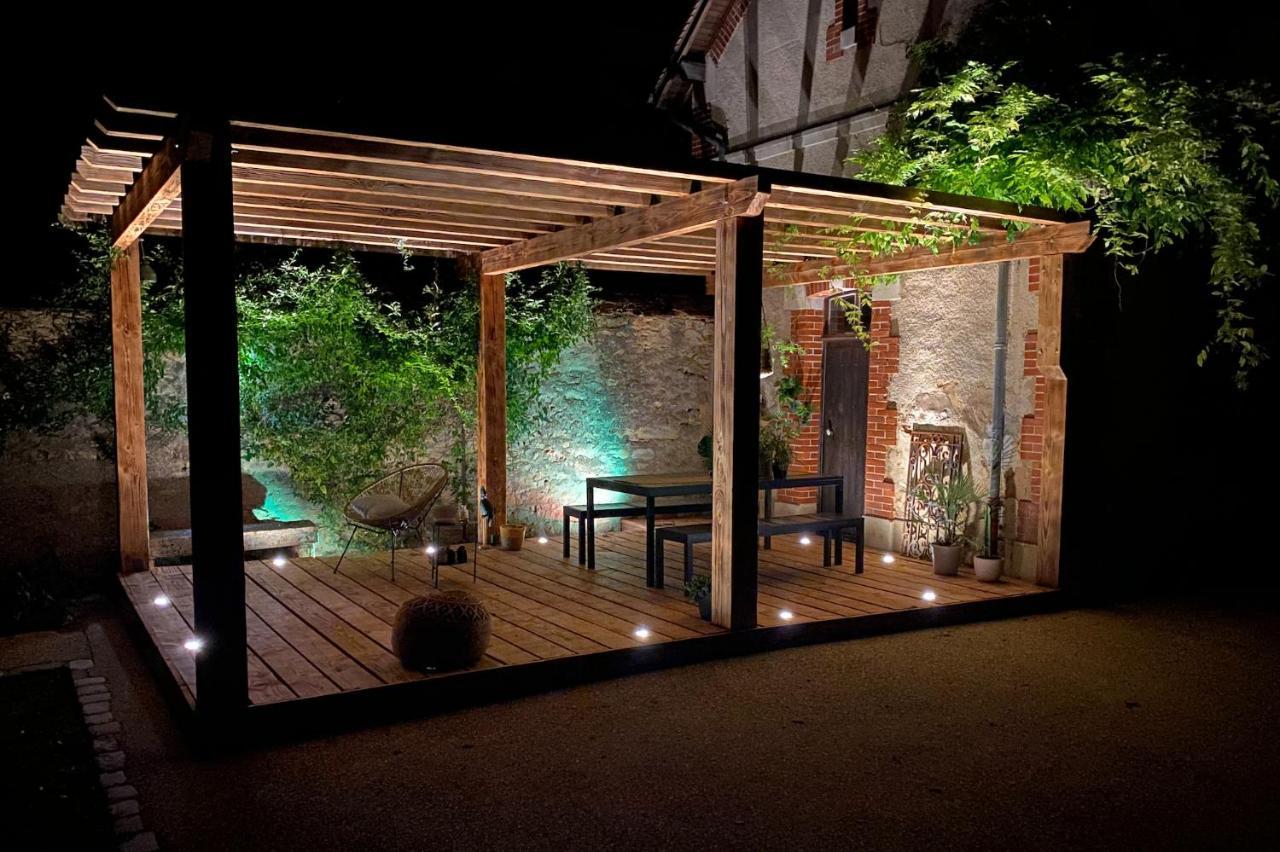 Pool House-L'Hirondelle De Sermizelles- Grand Jardin, Calme Et Nature Aux Portes Du Morvan エクステリア 写真