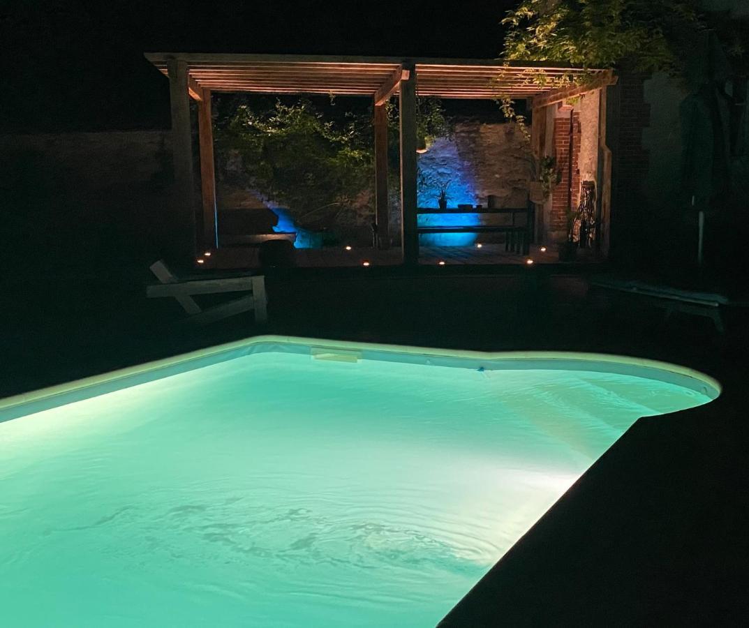 Pool House-L'Hirondelle De Sermizelles- Grand Jardin, Calme Et Nature Aux Portes Du Morvan エクステリア 写真