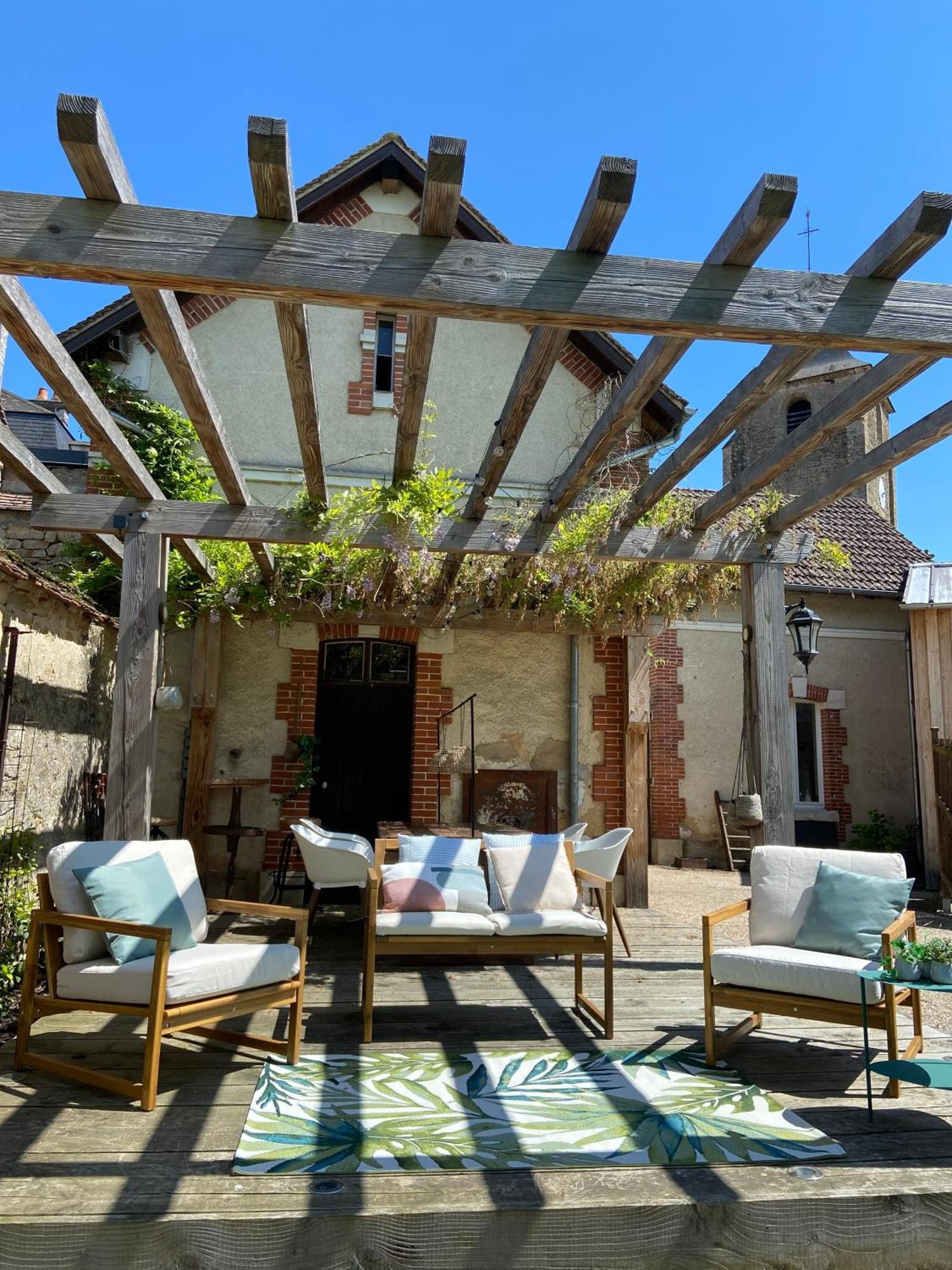 Pool House-L'Hirondelle De Sermizelles- Grand Jardin, Calme Et Nature Aux Portes Du Morvan エクステリア 写真